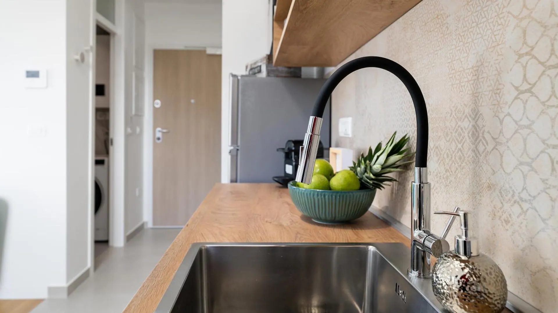 Tres Fenestras Zadar - Private Parking Apartment 0*,  Croatia