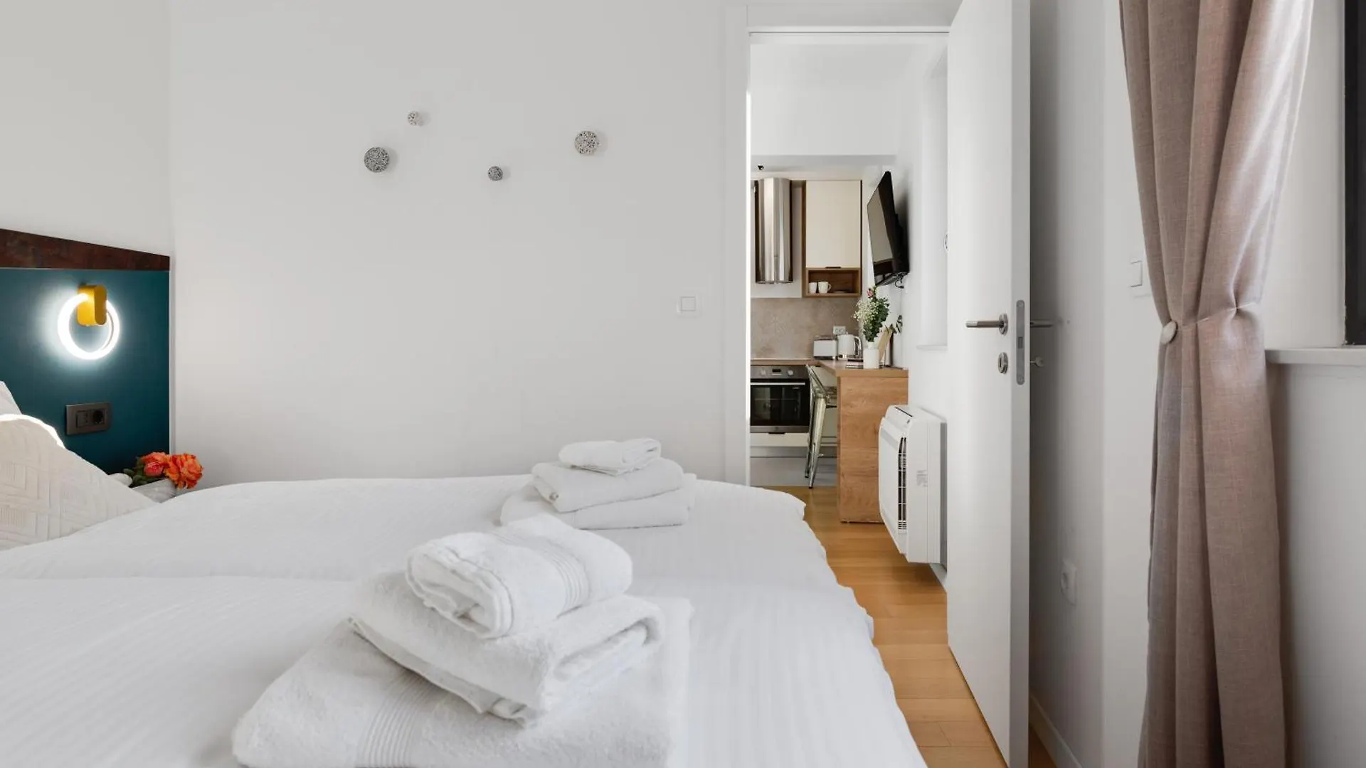 Tres Fenestras Zadar - Private Parking Apartment